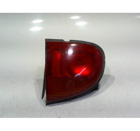 FEU ARRIERE INTERIEUR GAUCHE FORD ESCORT 95-00