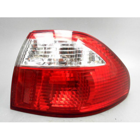 FEU ARRIERE DROIT MAZDA 626 2001