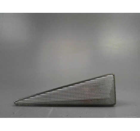 REPETITEUR AILE DROIT RENAULT MEGANE