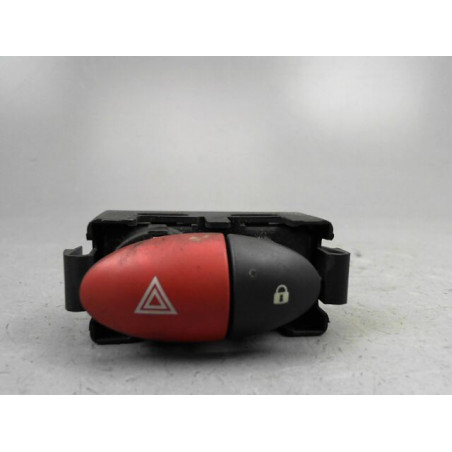 BOUTON DE WARNING RENAULT TWINGO 2010