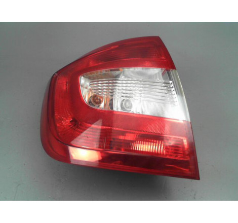 FEU ARRIERE GAUCHE  SKODA RAPID