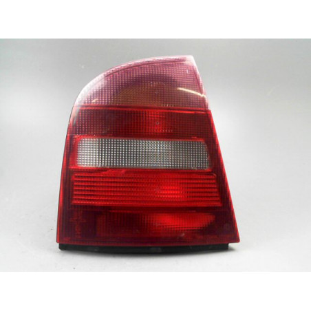 FEU ARRIERE GAUCHE  SKODA OCTAVIA 1998
