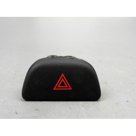 BOUTON DE WARNING NISSAN MICRA 2011