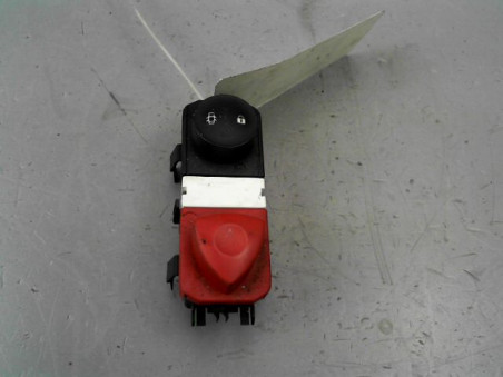 BOUTON DE WARNING RENAULT MEGANE 2004