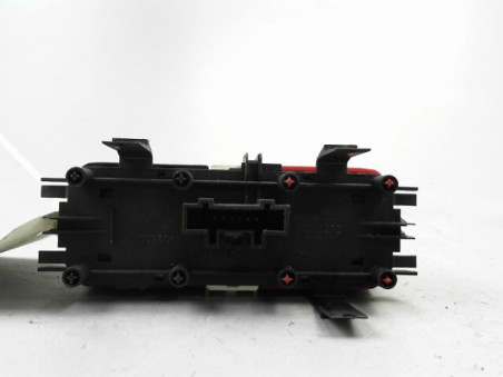 BOUTON DE WARNING RENAULT MEGANE 2004