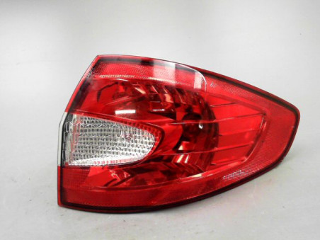 FEU ARRIERE DROIT FORD FIESTA 2011