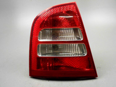 FEU ARRIERE GAUCHE  SKODA OCTAVIA 2002