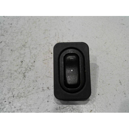 COMMANDE LEVE-GLACE PORTE AVD OPEL MERIVA 2004