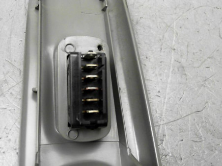 COMMANDE LEVE-GLACE PORTE AVD RENAULT TWINGO 2000