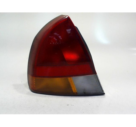 FEU ARRIERE GAUCHE  MITSUBISHI CARISMA -99