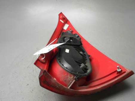 FEU ARRIERE GAUCHE  PEUGEOT 107 2011