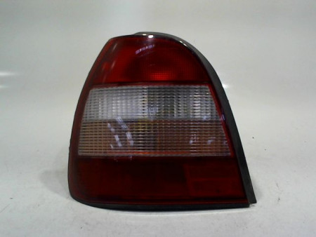 FEU ARRIERE GAUCHE  NISSAN SUNNY 1994