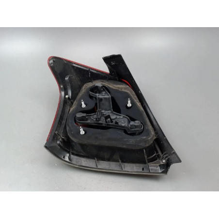 FEU ARRIERE DROIT TOYOTA AVENSIS 2000-2003