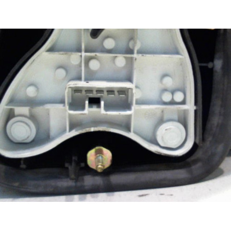FEU ARRIERE GAUCHE  MITSUBISHI CARISMA -99