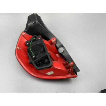 FEU ARRIERE DROIT RENAULT CLIO