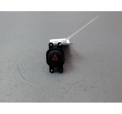 BOUTON DE WARNING NISSAN PATHFINDER