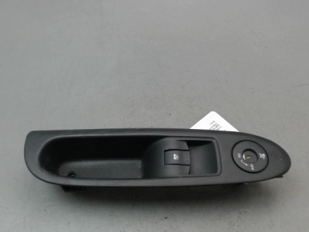 COMMANDE LEVE-GLACE PORTE AVD RENAULT CLIO II Phase 2 2001-2006