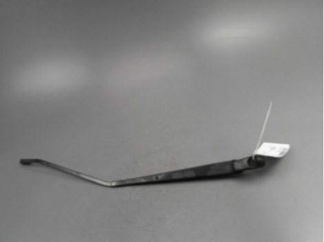 BRAS ESSUIE-GLACE AVANT DROIT SUZUKI SWIFT III 2005-2011